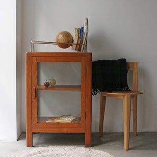 DETAIL Slope Bookend