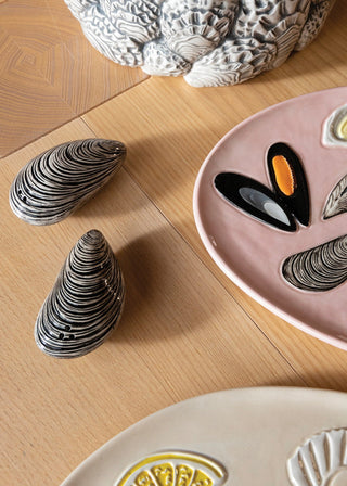 &Klevering Mussel Salt & Pepper Shakers - La Gent Thoughtful Gifts