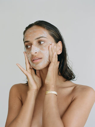 LESSE Refining Cleanser - La Gent Thoughtful Gifts